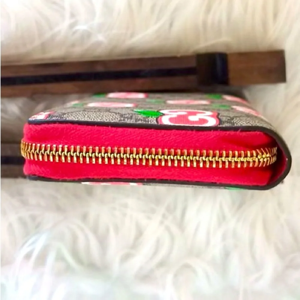 2005 GUCCI Supreme Apple long zip - Picture 5 of 9